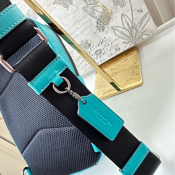 Coach Sullivan Sling Pack In Bright Turquoise Leather Style CP207 - Picture 7 of 16